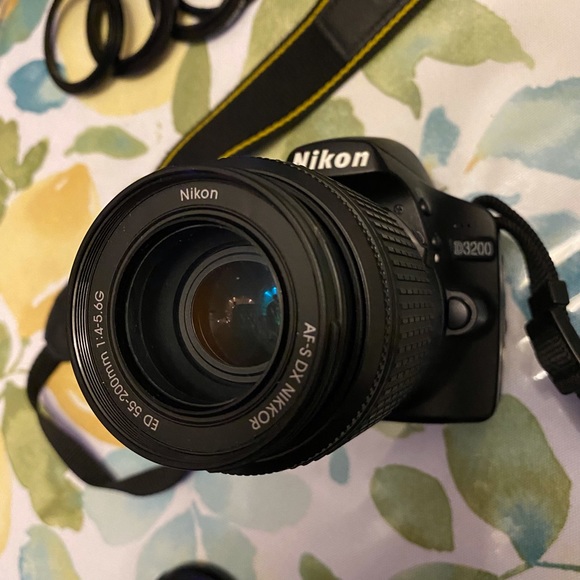 Nikon D3200 Camera w/lens